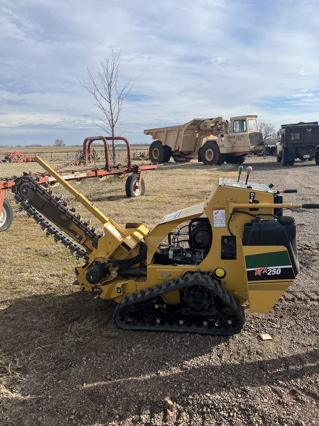 Vermeer RTX250 Gas Trencher for rent