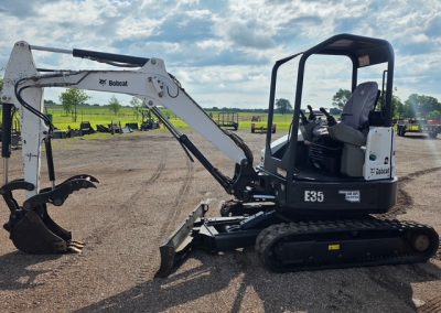 2011 Bobcat E35 Mini Excavator Trackhoe w/ Thumb - $18,500